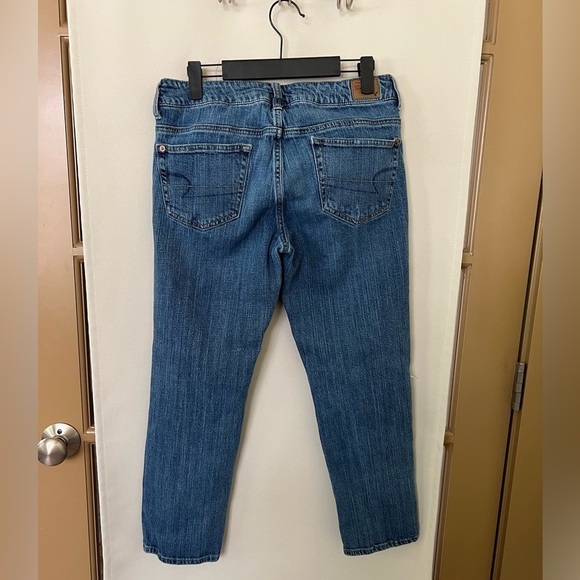 American Eagle Women’s 6 Blue Medium Wash Distressed Straight Leg Jean - Picture 2 of 8